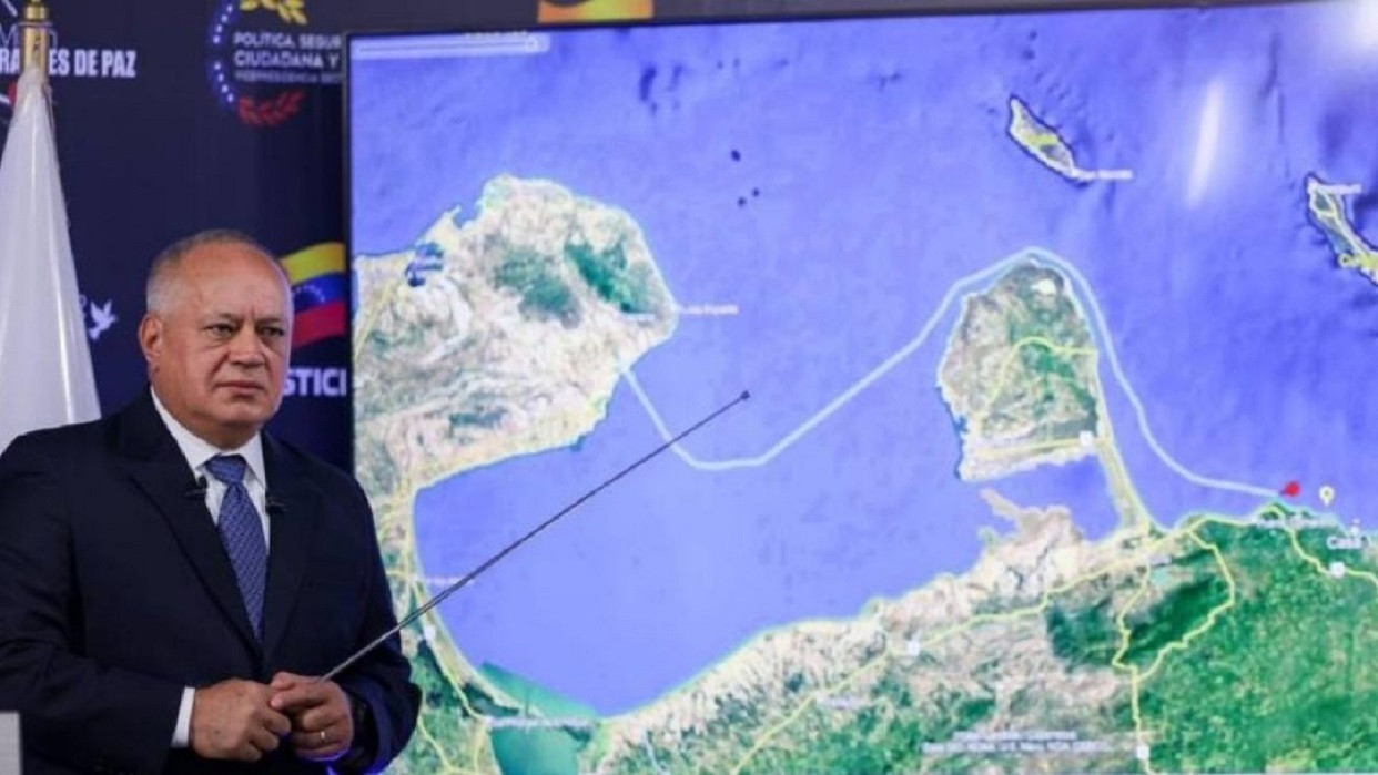 Diario Frontera, Frontera Digital,  Nacionales, ,En la rueda de prensa mostró un mapa donde se observa la ruta utilizada por la lancha de narcotraficantes que iba desde Puerto López, en La Guajira colombiana, pasó por la península de Paraguaná, en el estado venezolano de Falcón, y fue interceptada cerca del Puerto de Cumarebo, en la costa de esa entidad.,Venezuela desmonta operación de "falsa bandera" de la DEA