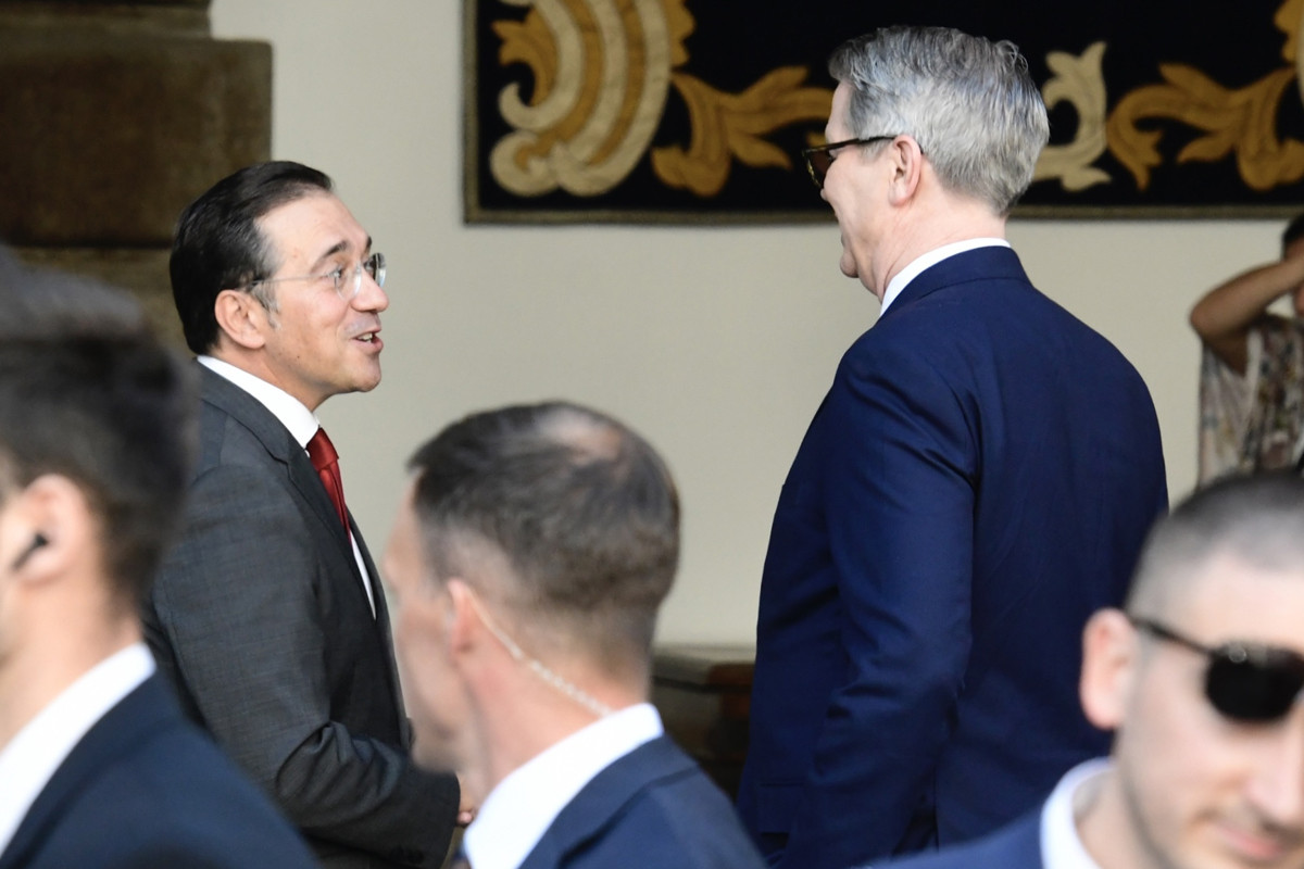 Diario Frontera, Frontera Digital,  Internacionales, ,El ministro de Asuntos Exteriores, Unión Europea y Cooperación, José Manuel Albares (i), da la bienvenida al secretario del Tesoro estadounidense, Scott Bessent, jefe de la delegación de Estados Unidos, en el Palacio de Santa Cruz, en Madrid,Delegaciones de EE UU y China se reúnen en Madrid con aranceles y TikTok en la mira