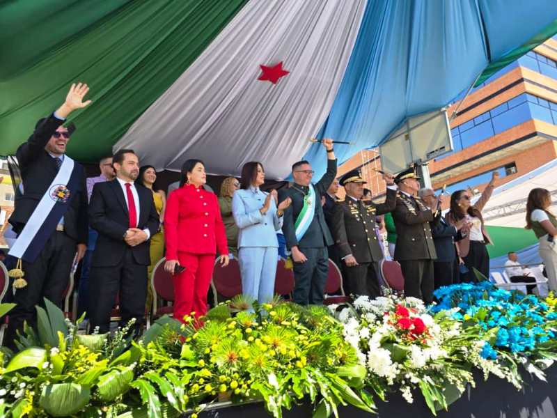 Diario Frontera, Frontera Digital,  Regionales, ,Con desfile cívico militar Mérida celebró 215 años de independencia