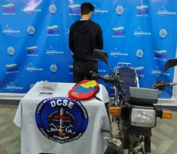 Diario Frontera, Frontera Digital,  Sucesos, ,El detenido y la evidencia fueron trasladados a la sede policial,PNB capturó a ciudadano tras incautarle
754.00 gramos de presunta droga en Mérida