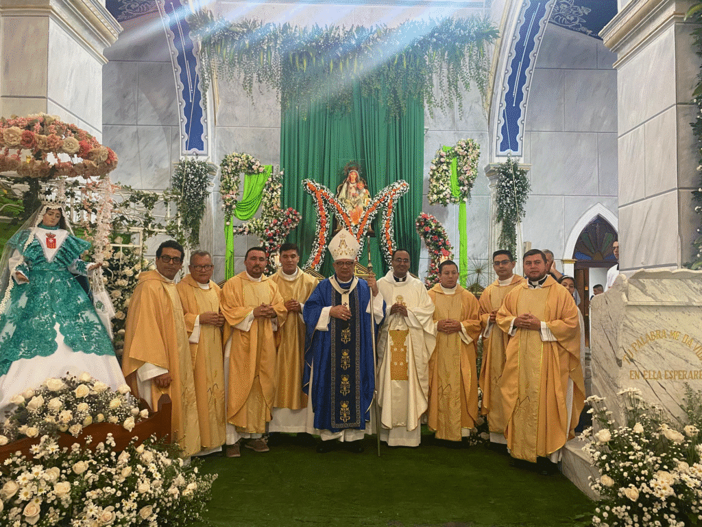 Diario Frontera, Frontera Digital,  Regionales, ,Durante la homilía, Monseñor Terán invitó a la comunidad a meditar sobre la vida de fe de la Virgen María, destacando dos elementos fundamentales. Primero, recordó la profecía de Simeón en el templo, cuando María y José ofrecieron al Señor a su primogénito: un par de pichones, símbolo de humildad y entrega,Zea celebró a su patrona, Nuestra Señora de las Mercedes