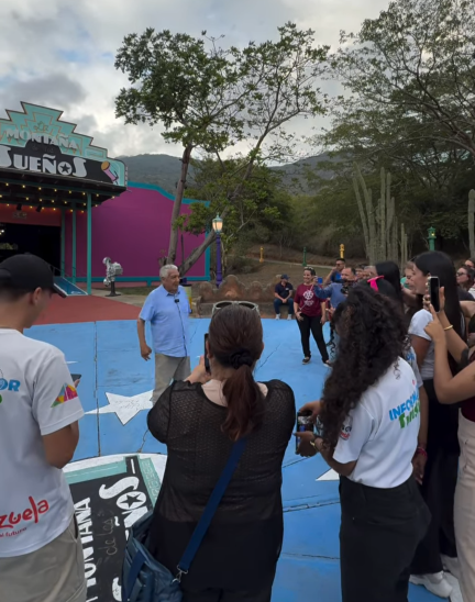 Diario Frontera, Frontera Digital,  Regionales, ,Alexis Montilla intercambia ideas con los asistentes y participantes en este abordaje efectuado en el marco del Día Mundial del Turismo. Foto: Prensa Somos Mérida,Cormetur celebró exitoso abordaje turístico en el 
municipio Sucre por el Día Mundial del Turismo