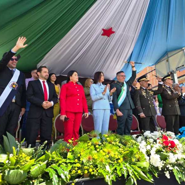 Diario Frontera, Frontera Digital,  Regionales, ,Con desfile cívico militar Mérida celebró 215 años de independencia