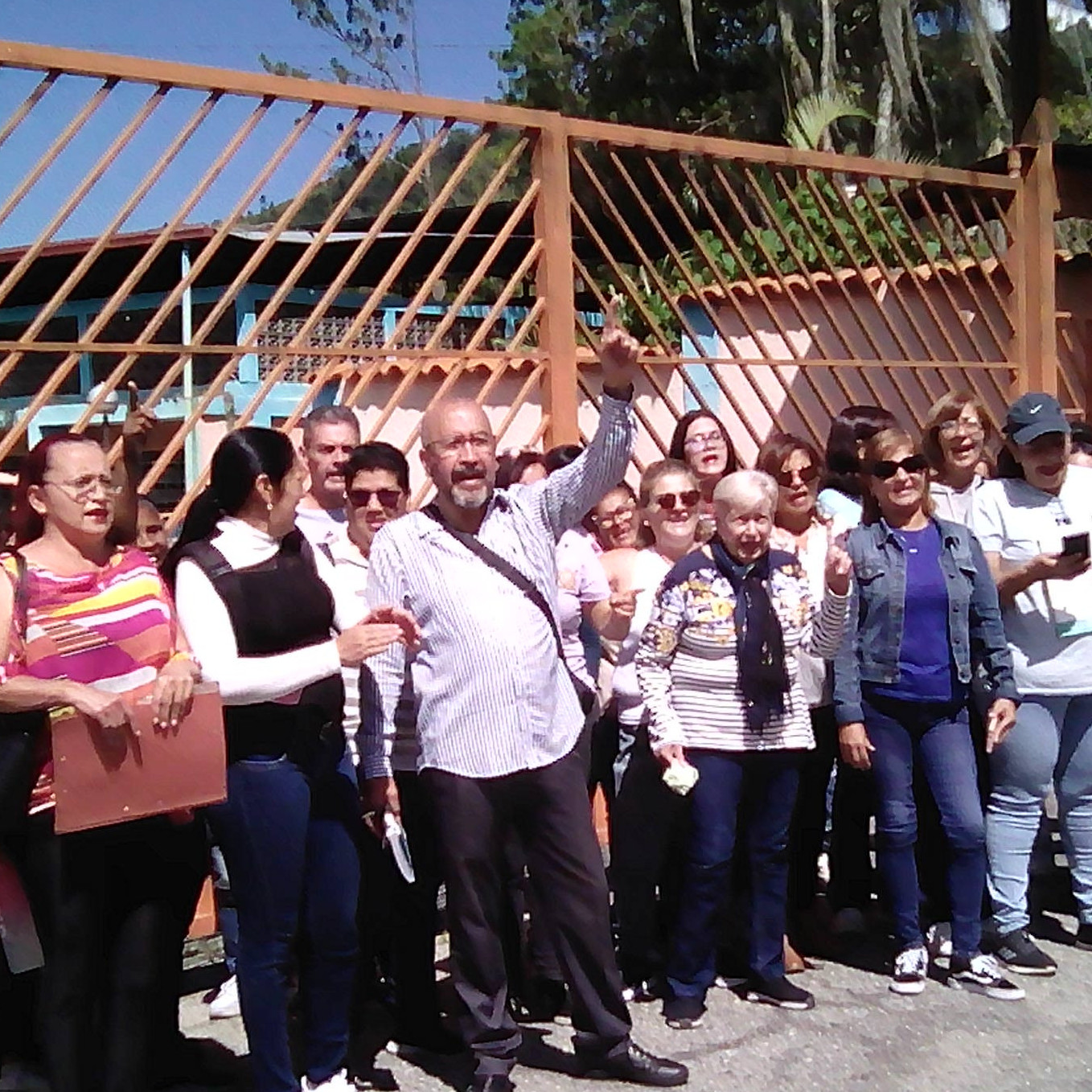 Diario Frontera, Frontera Digital,  Regionales, ,Habitantes de Los Sauzales y docentes rechazan 
“cierre técnico” del liceo Fray Juan Ramos de Lora