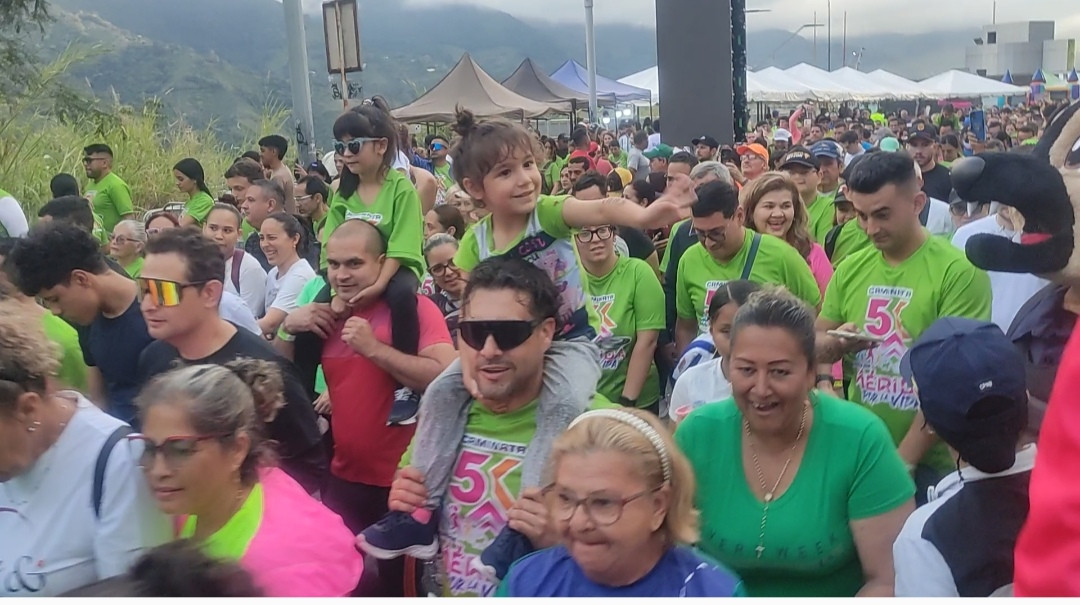 Diario Frontera, Frontera Digital,  Deportes, ,La actividad deportiva y recreativa tomó las principales arterias viales de la ciudad de Mérida, consolidándose como uno de los eventos públicos más concurridos y exitosos de los últimos tiempos en la región,Con rotundo éxito y masiva participación de casi 10 mil personas 
se realizó la Caminata Nocturna por la Paz y la Vida en Mérida