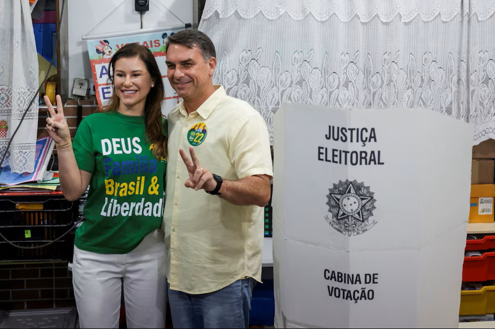 Diario Frontera, Frontera Digital,  Internacionales, ,Flávio Bolsonaro votó a primera hora,Flávio Bolsonaro votó a primera hora en una escuela de Río de Janeiro:
 “Quiero que Brasil elija a su presidente hoy”