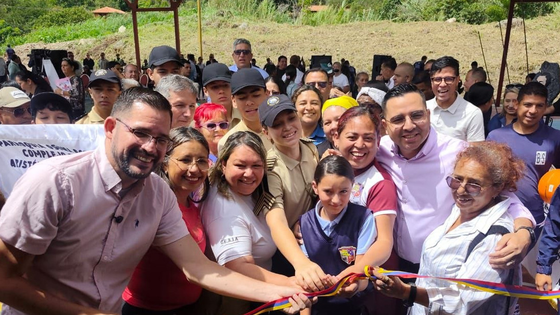 https://www.test.fronteradigital.com.ve/Concejo Municipal de Libertador respalda inauguración de cancha en Los Curos