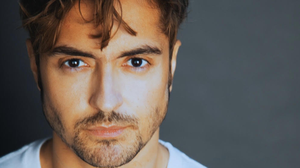 https://www.test.fronteradigital.com.ve/Alec Whaite: El perfil que redefine el alcance del actor venezolano en Europa
