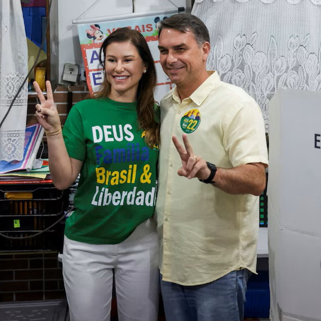 Diario Frontera, Frontera Digital,  Internacionales, ,Flávio Bolsonaro votó a primera hora en una escuela de Río de Janeiro:
 “Quiero que Brasil elija a su presidente hoy”