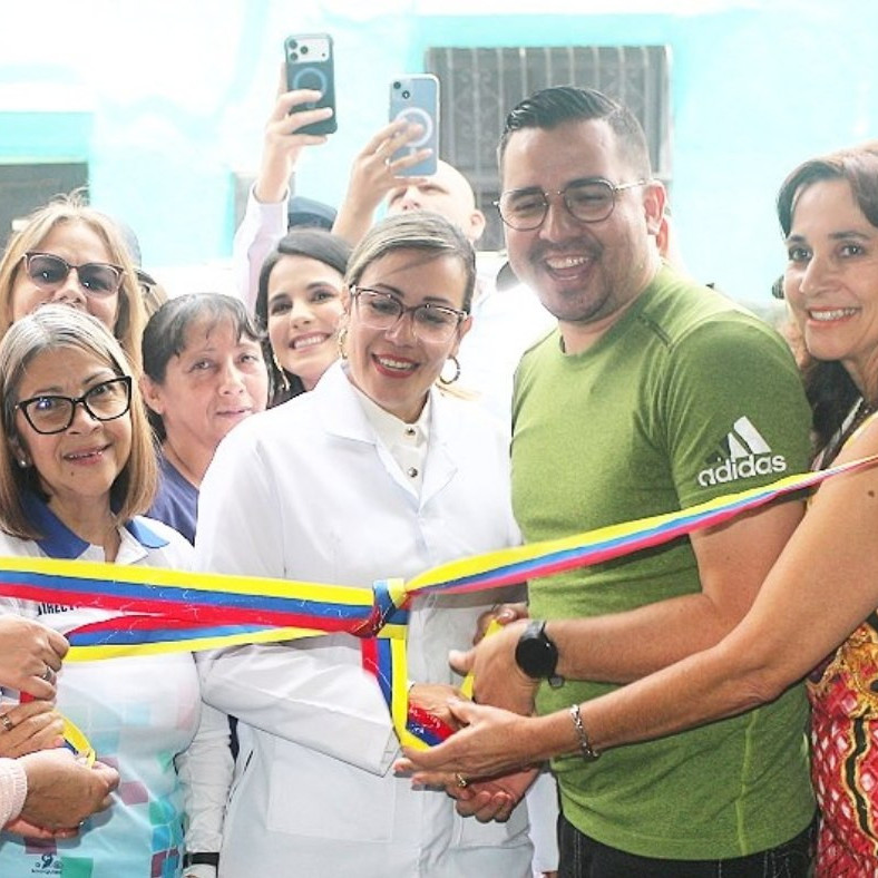 Frontera Digital,  Salud,  Arnaldo Sánchez reinauguró Clínica de los Trabajadores de la Gobernación de Mérida