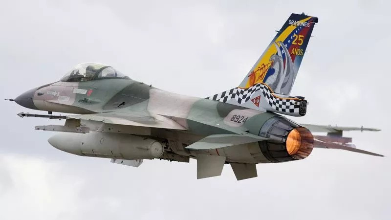 Diario Frontera, Frontera Digital,  Nacionales, ,Videos difundidos por residentes en redes sociales muestran a una aeronave de la Aviación Militar Bolivariana sobrevolando el sector conocido como Kilómetro 88, en la Troncal 10,Ataque aéreo de la Fanb provoca estampida en zona minera de Bolívar