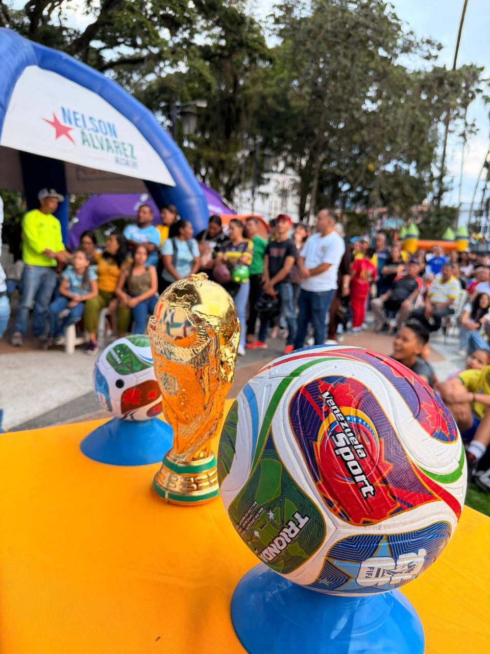 Diario Frontera, Frontera Digital,  Regionales, ,Los asistentes manifestaron su deseo de que este tipo de eventos recreativos se repitan con mayor frecuencia en la entidad,La pasión del fútbol une a los merideños en el corazón de la ciudad