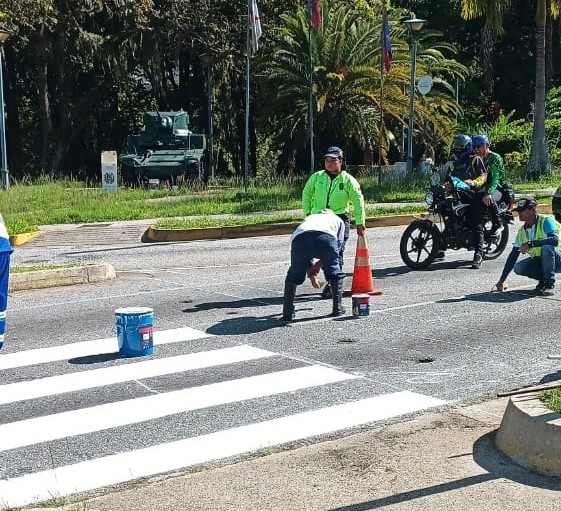 Diario Frontera, Frontera Digital,  Regionales, ,Hilman Méndez, jefe de la Unidad de Demarcación Vial, señaló que este abordaje integral ya se ejecutó en la urbanización Las Tapias y se extenderá de forma inmediata hacia el canal de bajada del Parque Albarregas y la intersección que conduce a la vía La Humboldt,Alcaldía de Mérida intensifica trabajos de demarcación integral en la avenida Andrés Bello