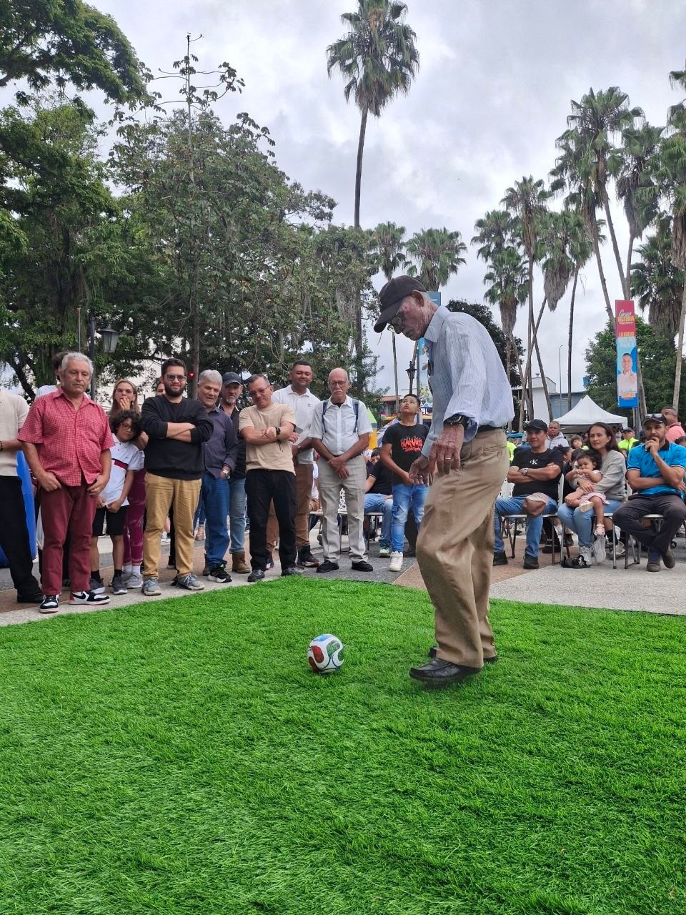 Diario Frontera, Frontera Digital,  Regionales, ,La pasión por el fútbol fue el gran atractivo de la celebración. El público asistente, como el ciudadano Hugo Rivas, disfrutó de la transmisión de partidos,Desde la Plaza Las Heroínas, la alcaldía de Libertador celebra el Día del Padre