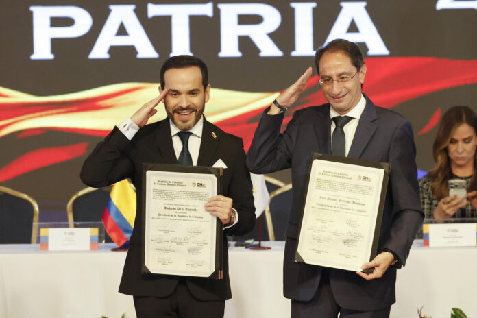 Diario Frontera, Frontera Digital,  Internacionales, ,El presidente electo es un abogado de 47 años admirador confeso del mandatario estadounidense, Donald Trump, y donante del Partido Republicano.,Consejo electoral entrega a De la Espriella credencial como presidente electo de Colombia