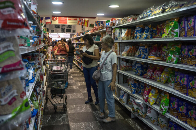 Diario Frontera, Frontera Digital,  Nacionales, ,Caraqueños se abastecen de insumos básicos en mercados y de gasolina tras terremotos