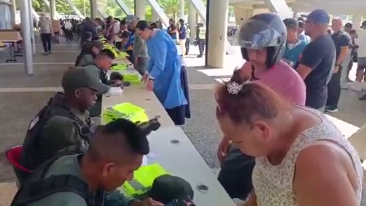 Diario Frontera, Frontera Digital,  Nacionales, ,El vocero precisó que la movilización y el despliegue del contingente de ayuda en el estado La Guaira se realiza bajo la coordinación y el acompañamiento continuo de las fuerzas de seguridad del Estado,Reportan el registro de 7.876 voluntarios para apoyar a la población de La Guaira