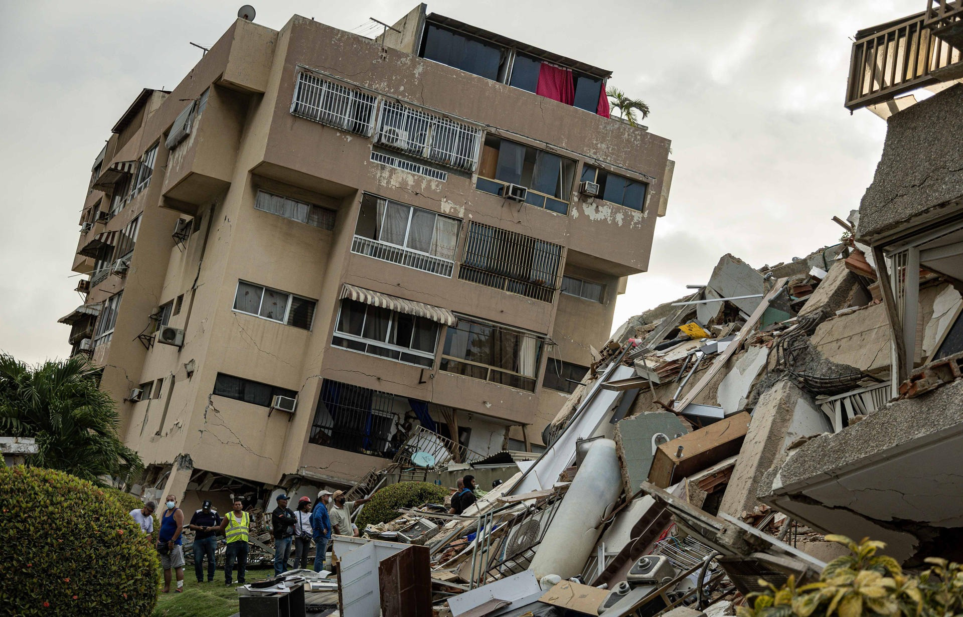 Diario Frontera, Frontera Digital,  Nacionales, ,Rescatistas participan en labores de búsqueda en un edificio afectado por los terremotos en La Guaira | EFE,Acnur: La situación humanitaria se deteriora rápidamente en Venezuela tras los terremotos