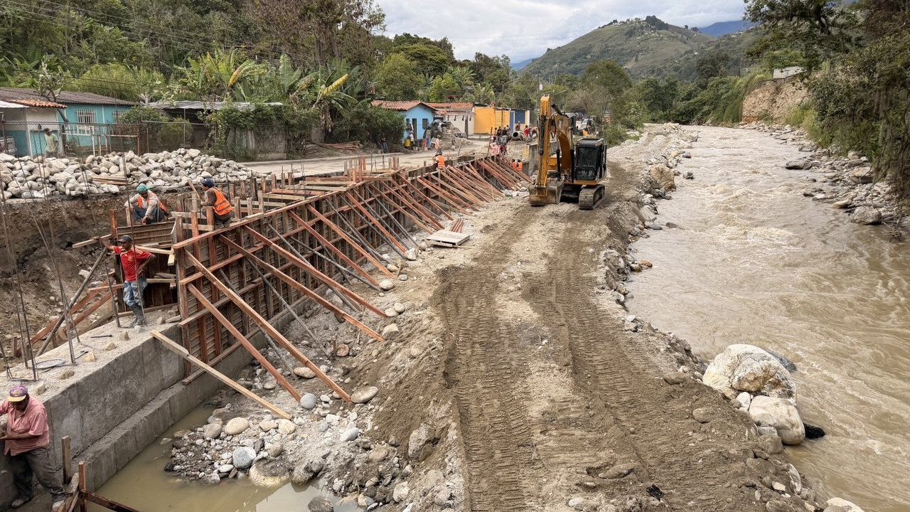 https://www.test.fronteradigital.com.ve/El estado mayor para los servicios públicos avanza 
en la reconstrucción vial y canalización del río Chama en El Arenal