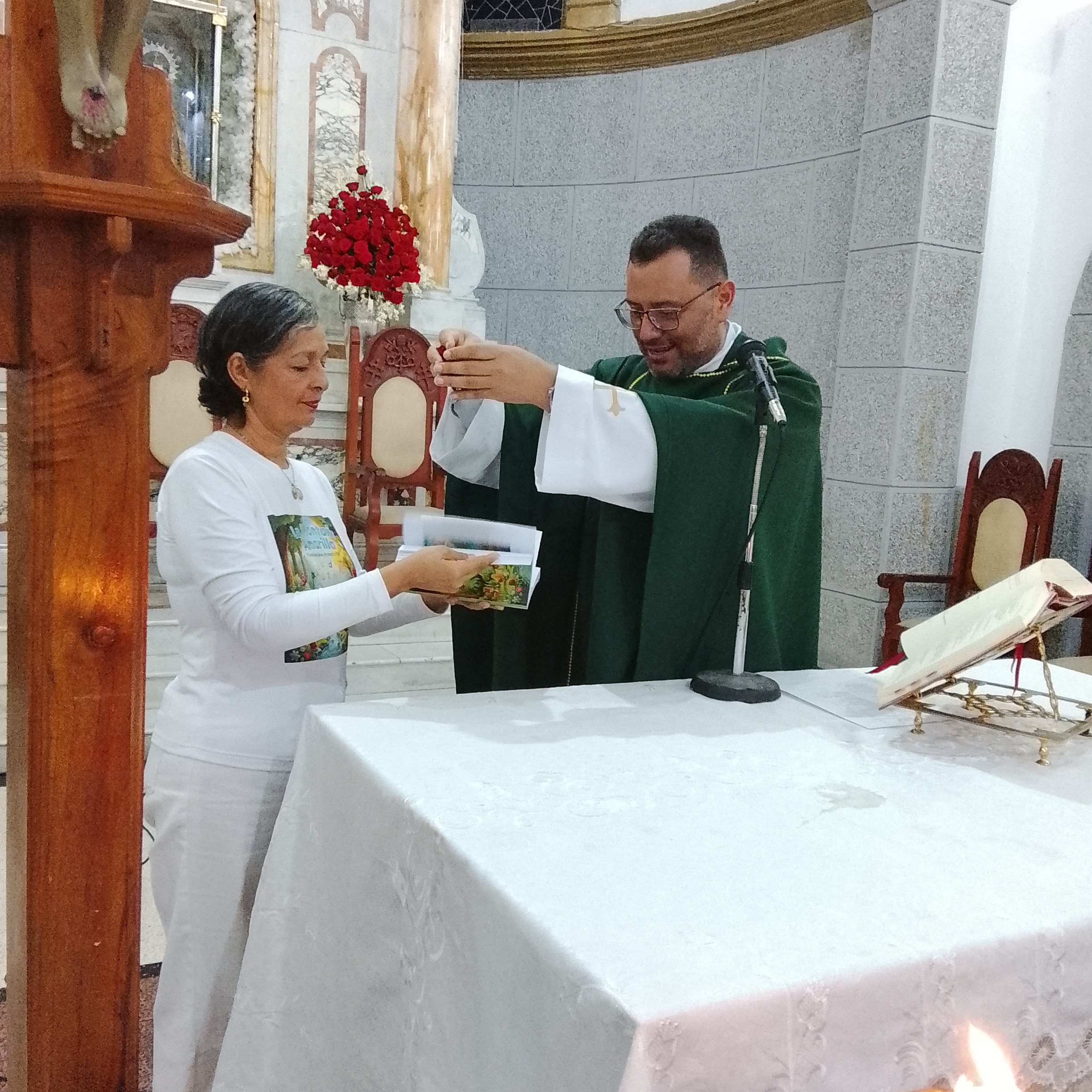 Frontera Digital, Diario Frontera, Bautizan el libro "La montaña amarilla" en el Santuario Nuestra Señora de Regla