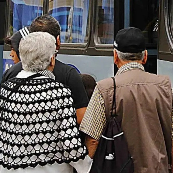 Diario Frontera, Frontera Digital,  Nacionales, ,Encuesta revela que 75% de adultos mayores sufre maltrato en transporte público