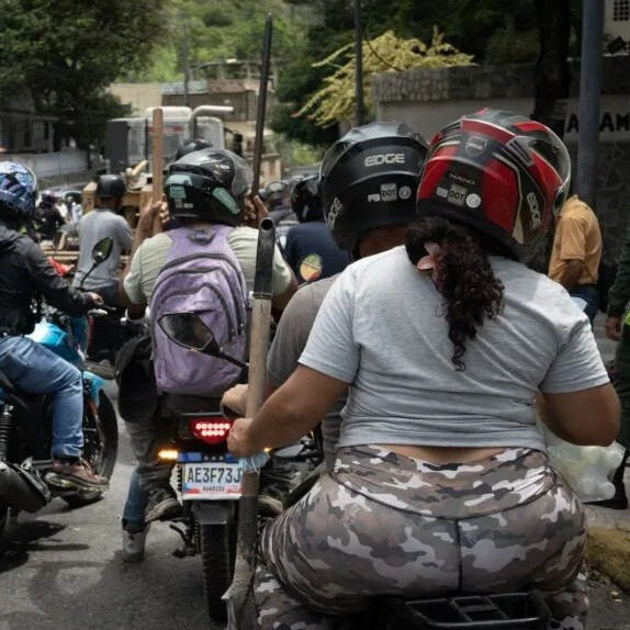 Diario Frontera, Frontera Digital,  Nacionales, ,Largas filas en el Poliedro de Caracas para registrarse como voluntarios tras los terremotos