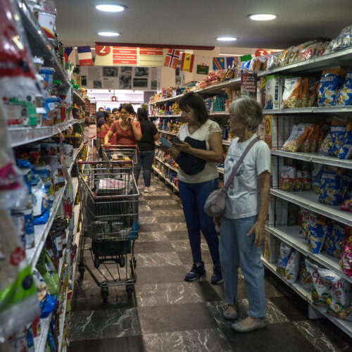 Diario Frontera, Frontera Digital,  Nacionales, ,Caraqueños se abastecen de insumos básicos en mercados y de gasolina tras terremotos