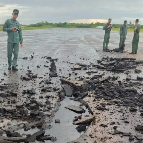Diario Frontera, Frontera Digital,  Nacionales, ,Rayo cayó en aeropuerto Manuel Piar de Puerto Ordaz, así quedó una «calle de rodaje»