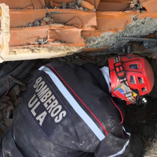 Diario Frontera, Frontera Digital,  Regionales, ,Bomberos Universitarios de la ULA realizan un trabajo heroico de apoyo y rescate en La Guaira