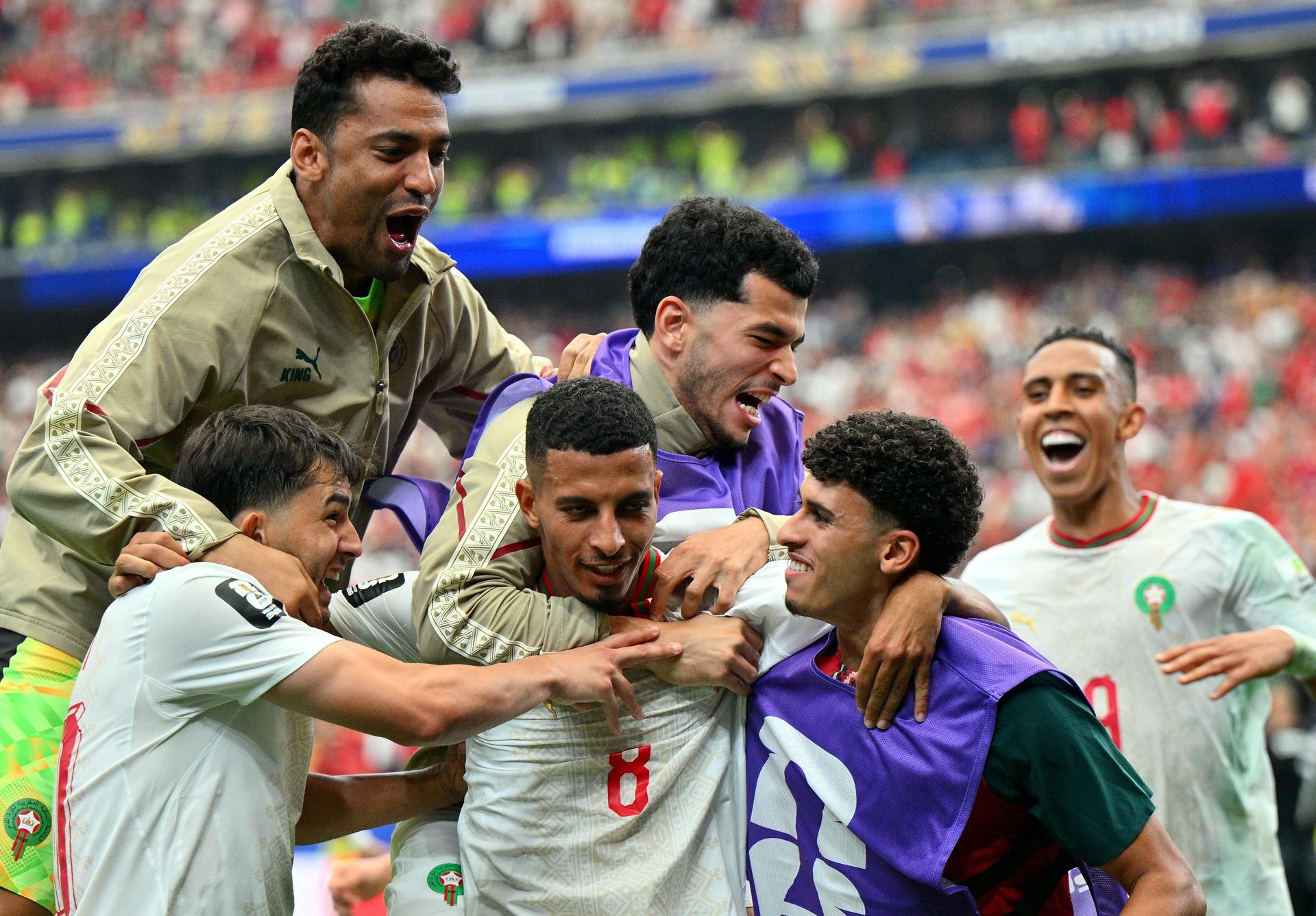 Diario Frontera, Frontera Digital,  Copa Mundial FIFA 2026, ,Un doblete de Azzedine Ounahi (8) puso a Marruecos en la siguiente fase | FOTO EFE/EPA/SAM WASSON,Marruecos goleó a Canadá y es el primer equipo en cuartos de final