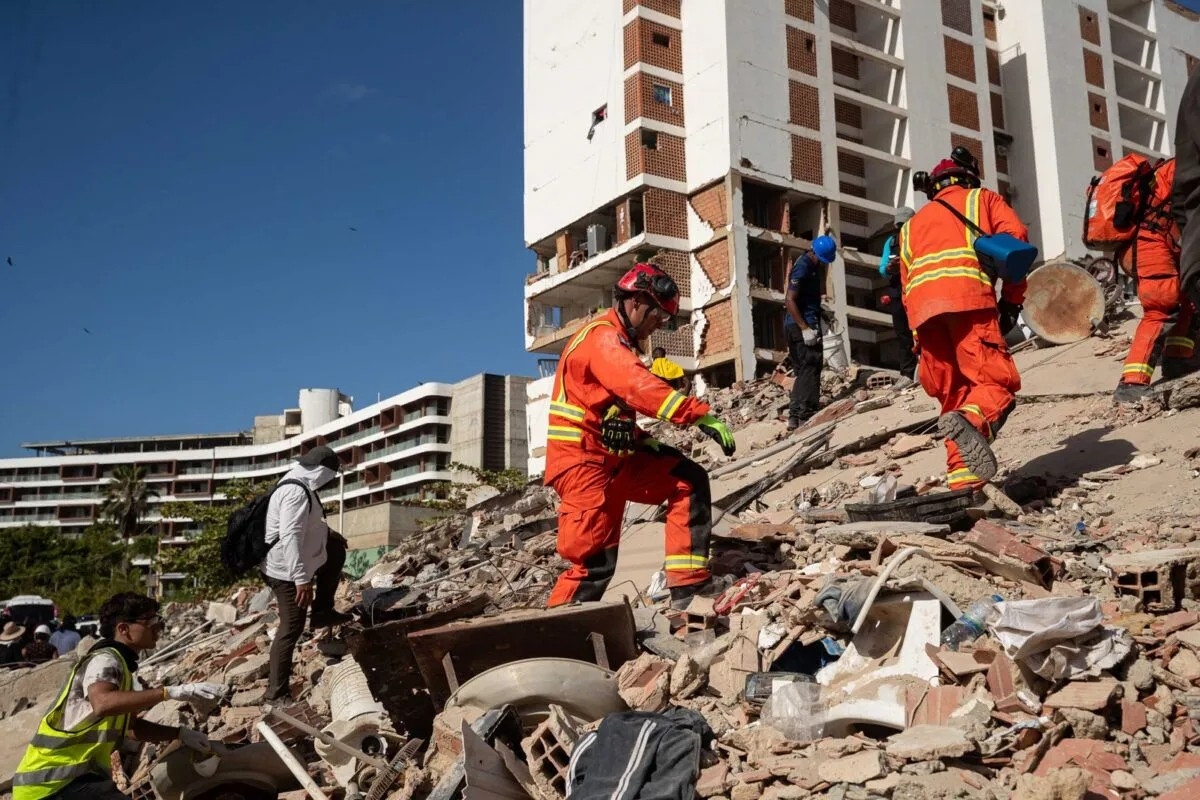 Diario Frontera, Frontera Digital,  Nacionales, ,Rescatistas de Reino Unido realizan labores de búsqueda de personas desaparecidas este lunes, en La Guaira (Venezuela). EFE/ Ronald Peña R,Terremotos en Venezuela: confirman 3.342 muertos y 16.740 heridos
