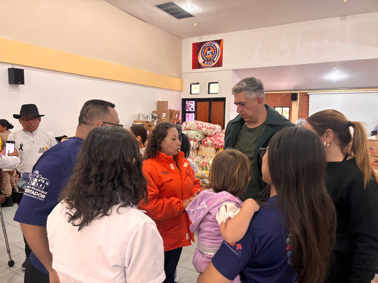 Diario Frontera, Frontera Digital,  Regionales, ,El presidente del Concejo Municipal, Diego Romero, informó que, gracias a la receptividad de la ciudadanía durante esta semana, se logró recaudar un importante cargamento de alimentos no perecederos, ropa, medicamentos y agua potable,‎Concejales de Libertador entregaron insumos para damnificados de La Guaira