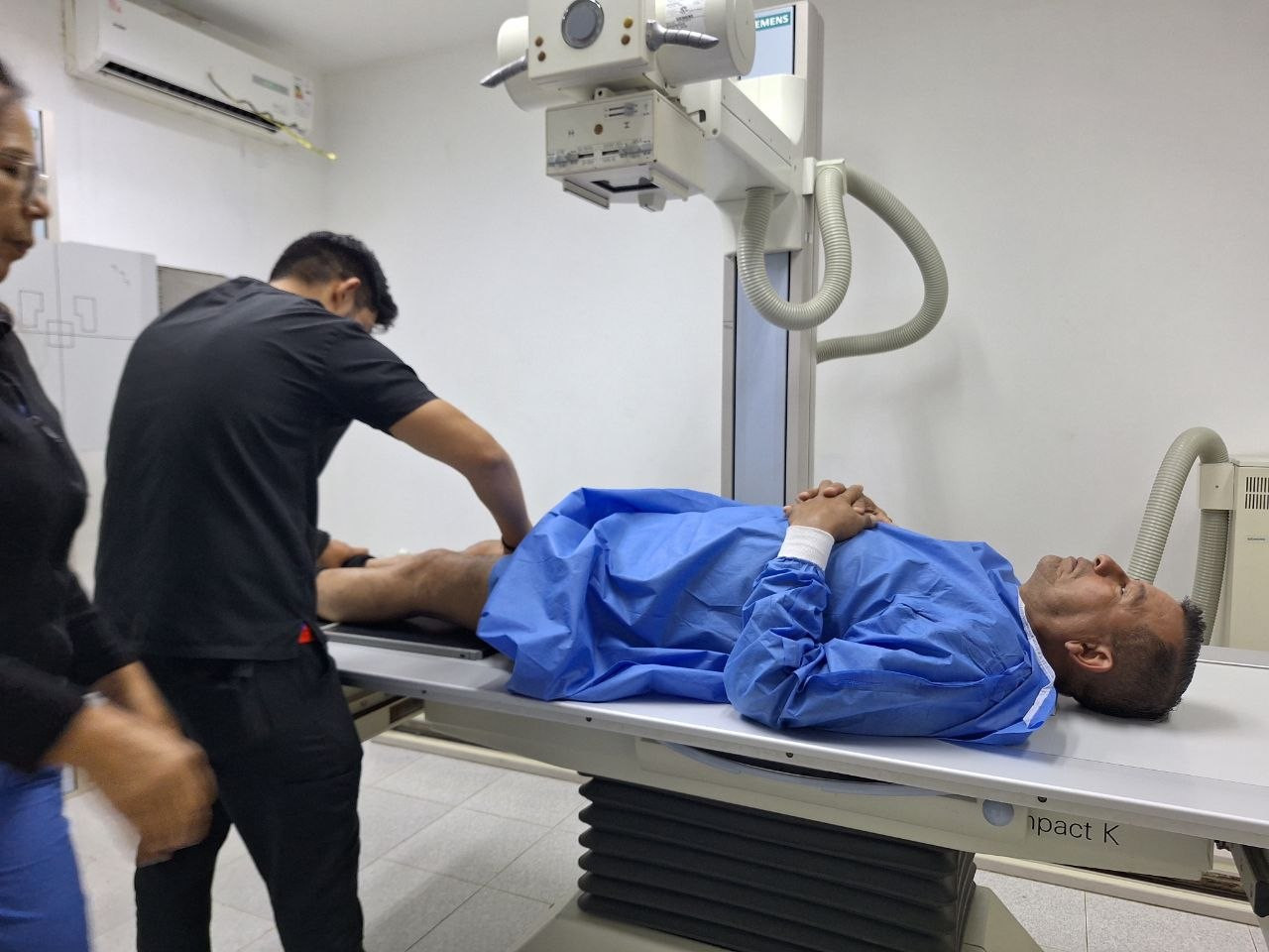 Diario Frontera, Frontera Digital,  Regionales, ,Estos bomberos y personal de Protección Civil comprometidos con la atención de emergencias, fueron recibidos por un equipo de médicos de distintas especialidades, técnicos radiólogos, bioanalistas y personal de enfermería, luego de un viaje en contacto con víctimas y fallecidos en un entorno hostil,Rescatistas merideños son valorados tras asistencia en La Guaira
