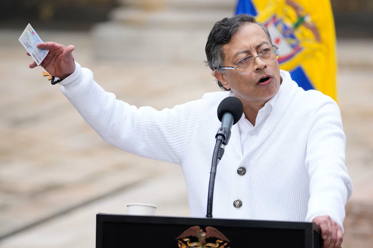Diario Frontera, Frontera Digital,  Nacionales, ,El presidente electo acusó este martes a Petro de querer perpetuarse en el poder a través de un golpe de Estado. “Petro, atribuyéndose autoridades que competen al Consejo Nacional Electoral, ha desconocido mi elección, mi credencial como presidente electo, y basado en peroratas ha dicho que no reconoce mi triunfo y se lo otorga de manera olímpica a Cepeda”,El presidente Petro confirma que entregará el poder el 7 de agosto: 
“El mandato popular que se me otorgó tiene un final”