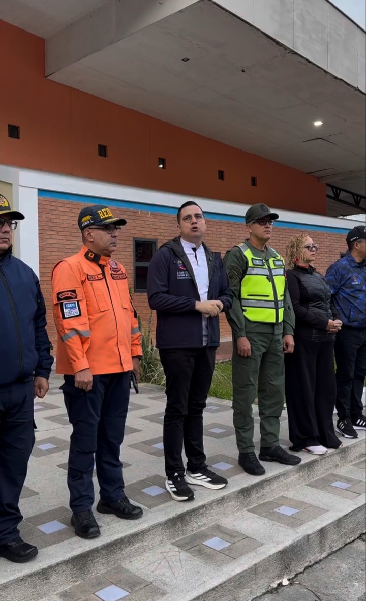 Diario Frontera, Frontera Digital,  Regionales, ,El gobernador de Mérida, Arnaldo Sánchez informó que más de 835 rescatistas han sido enviados a La Guaira para colaborar en la situación de emergencia que aqueja a la entidad,Gobernador Arnaldo Sánchez continúa enviando rescatistas merideños a La Guaira