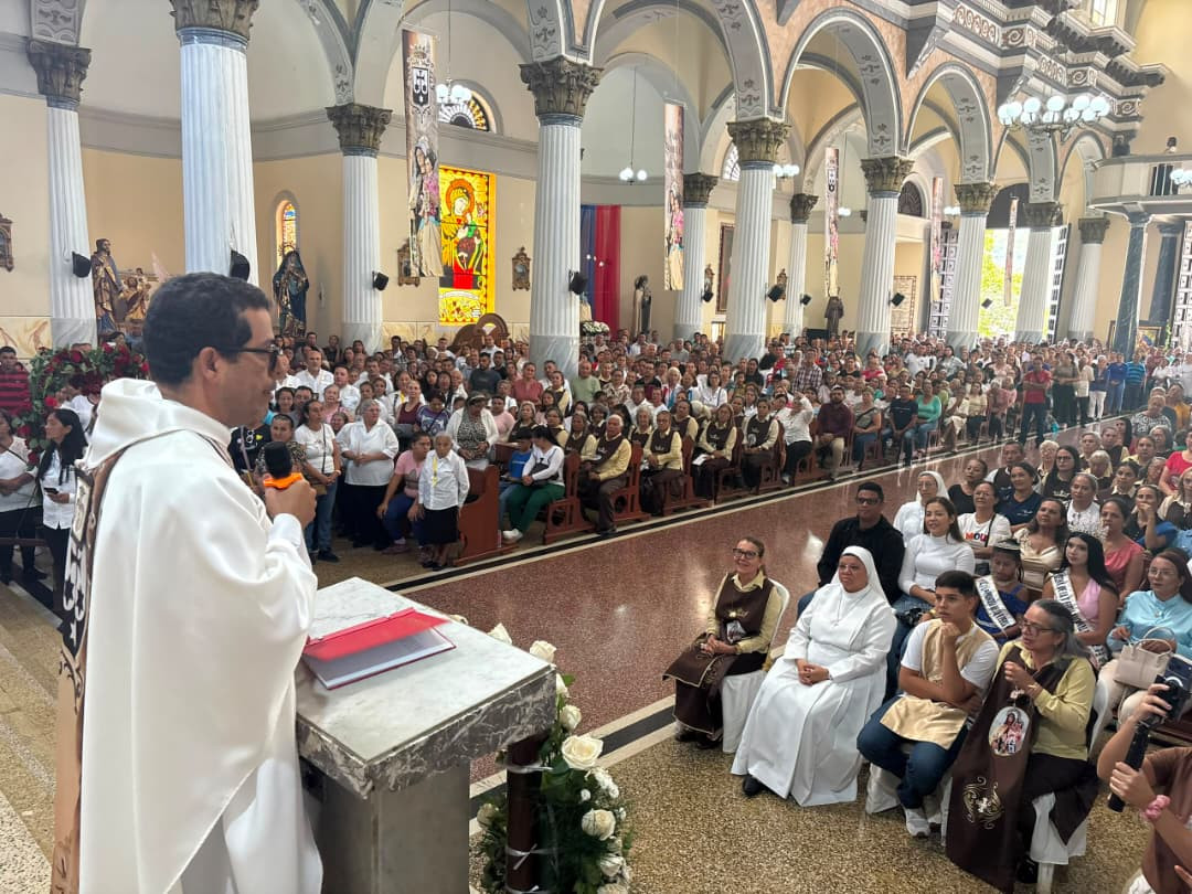 Diario Frontera, Frontera Digital,  Mocoties, ,Miles de feligreses celebraron la Solemnidad de Nuestra Señora del Carmen en Santa Cruz de Mora
