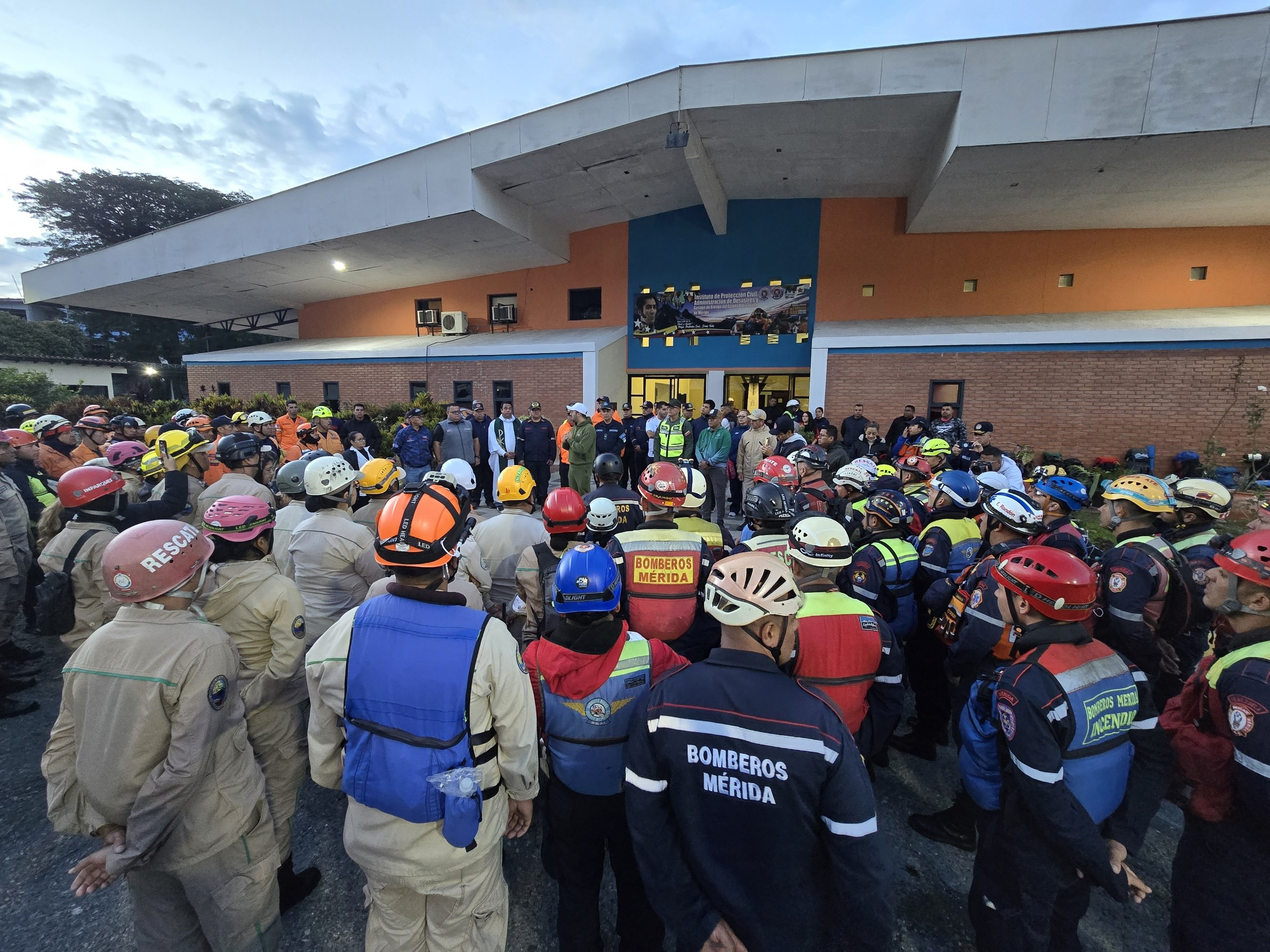 Diario Frontera, Frontera Digital,  Regionales, ,El gobernador del estado Mérida afirmó que “seguiremos ayudando solidariamente, siguiendo el ejemplo de humildad y compromiso”, reafirmando el respaldo del Gobierno bolivariano a las comunidades en situación de emergencia.,Gobernador Arnaldo Sánchez reafirma apoyo a afectados por terremotos