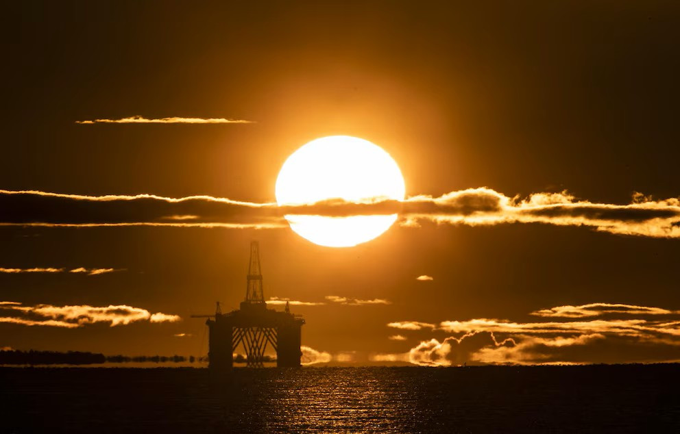Diario Frontera, Frontera Digital,  Internacionales, ,El precio del barril de Brent del mar del Norte superó este jueves los USD 100 por primera vez desde mayo, tras los ataques de los rebeldes hutíes de Yemen contra dos petroleros saudíes en el mar Rojo,El petróleo subió 7% y cerró por encima de los USD 100 
tras los ataques de los hutíes a dos buques saudíes