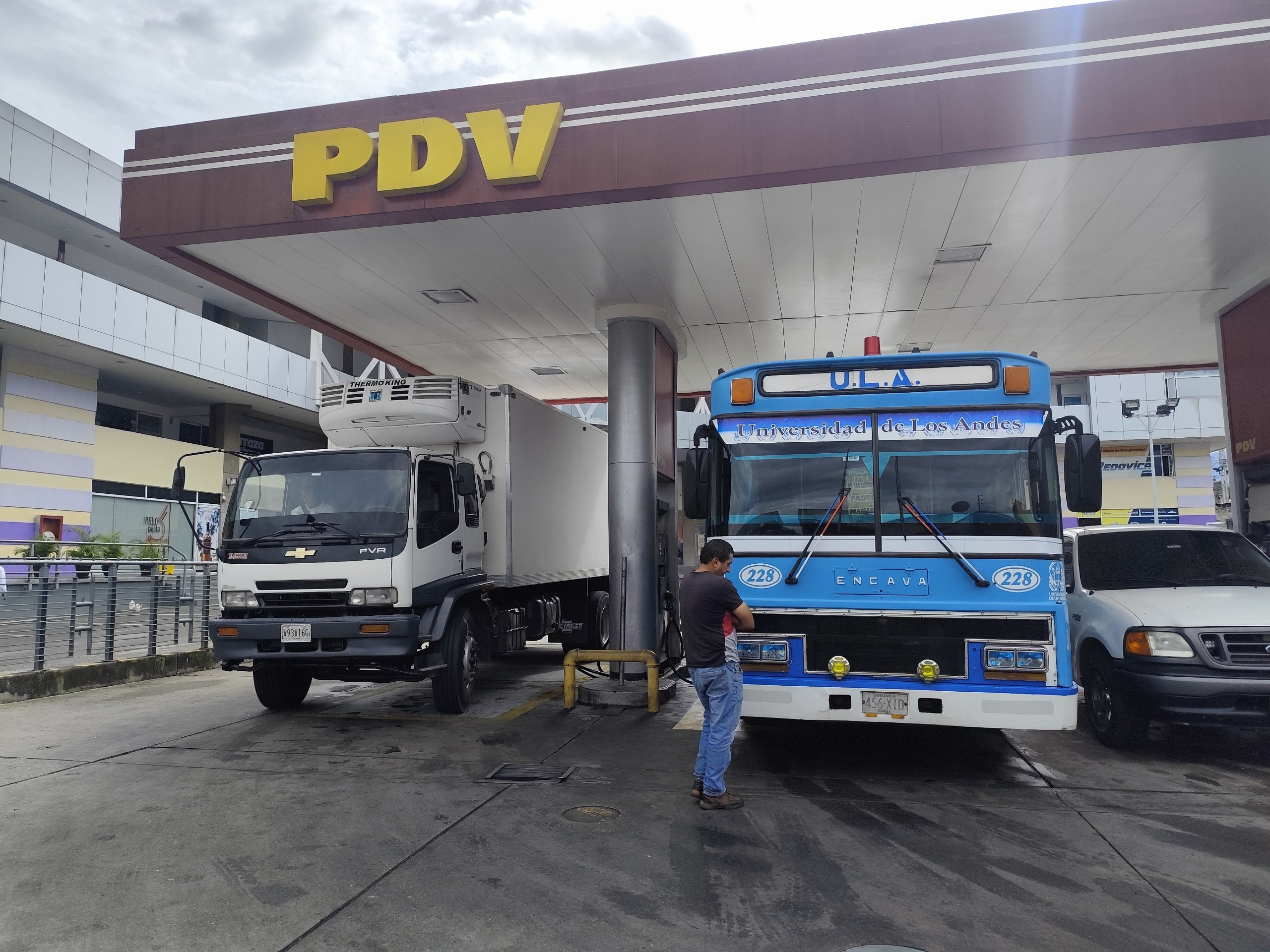 Diario Frontera, Frontera Digital,  Regionales, ,Desde la Dirección de Transporte de la ULA, el dirigente estudiantil Roger Pulido informó que, este jueves 23, las unidades fueron equipadas exitosamente con 800 litros de gasoil,Reactivan rutas de transporte estudiantil en la ULA