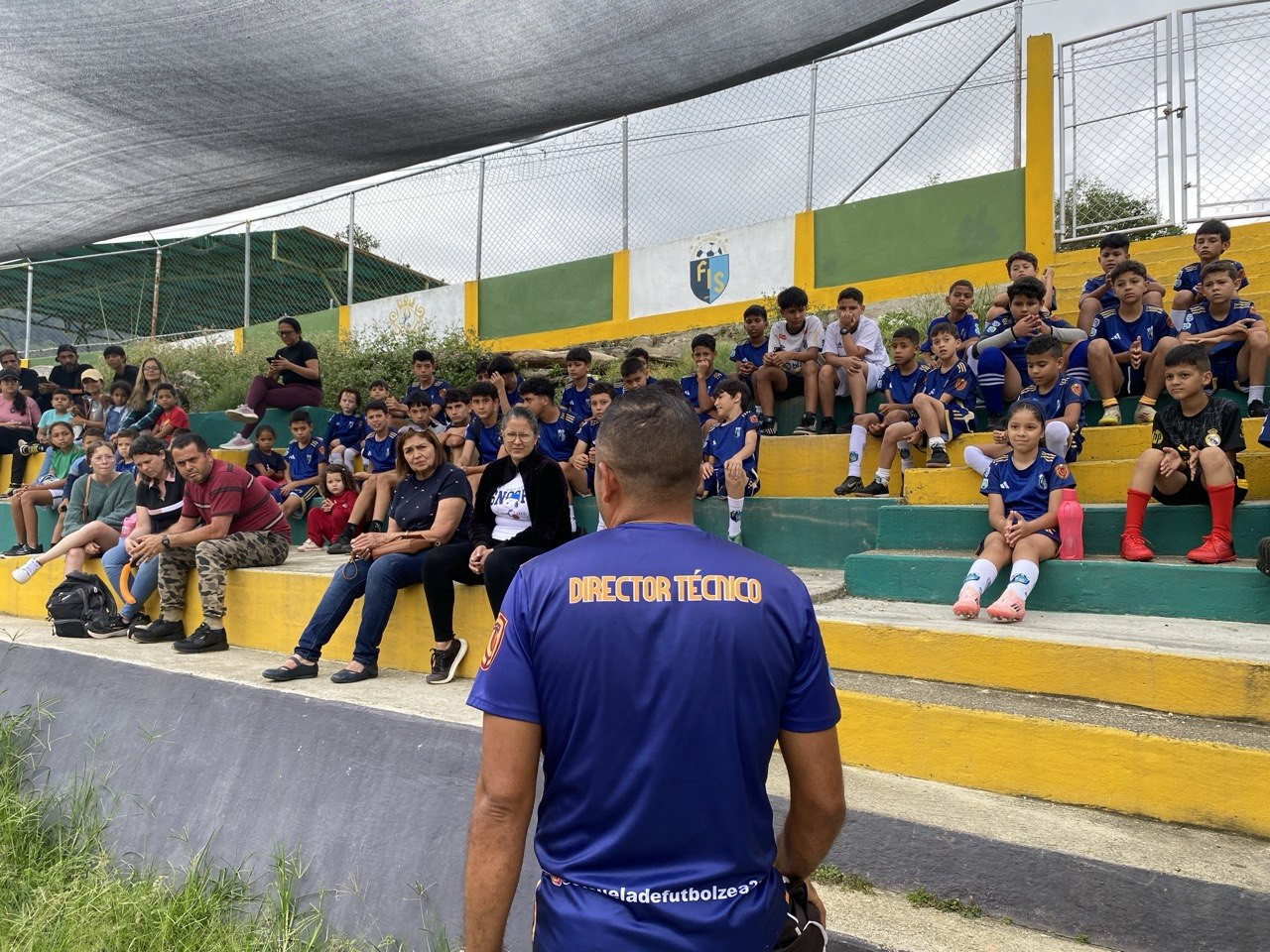 Diario Frontera, Frontera Digital,  Regionales, ,Durante la entrevista, el profesor Pereira detalló el funcionamiento interno de la escuela, la cual cuenta actualmente con siete categorías activas que abarca desde los más pequeños, de 4 años, hasta los 17 años de edad,Escuela de Fútbol FIS Zea  integra a niños y representantes afectados 
por contingencia en La Guaira a través del deporte