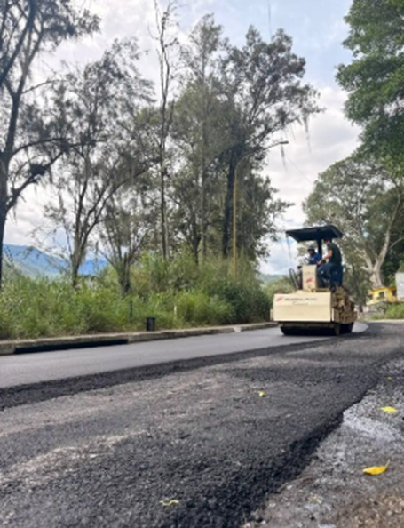 Diario Frontera, Frontera Digital,  Regionales, ,Manuel Morantes, director de Vialidad y Transporte, explicó que, para lograr la consolidación definitiva de este tramo, "se estarán aplicando un total de 300 toneladas de carpeta asfáltica corrida, optimizando notablemente las condiciones de conectividad para la jurisdicción".,Alcaldía de Mérida consolida importante arteria vial con la aplicación de asfalto