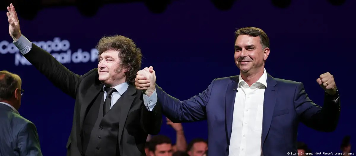 Diario Frontera, Frontera Digital,  Internacionales, ,Javier Milei y Flávio Bolsonaro.Imagen: Ettore Chiereguini/AP Photo/picture alliance,Flávio Bolsonaro reivindica a su padre al lanzar candidatura