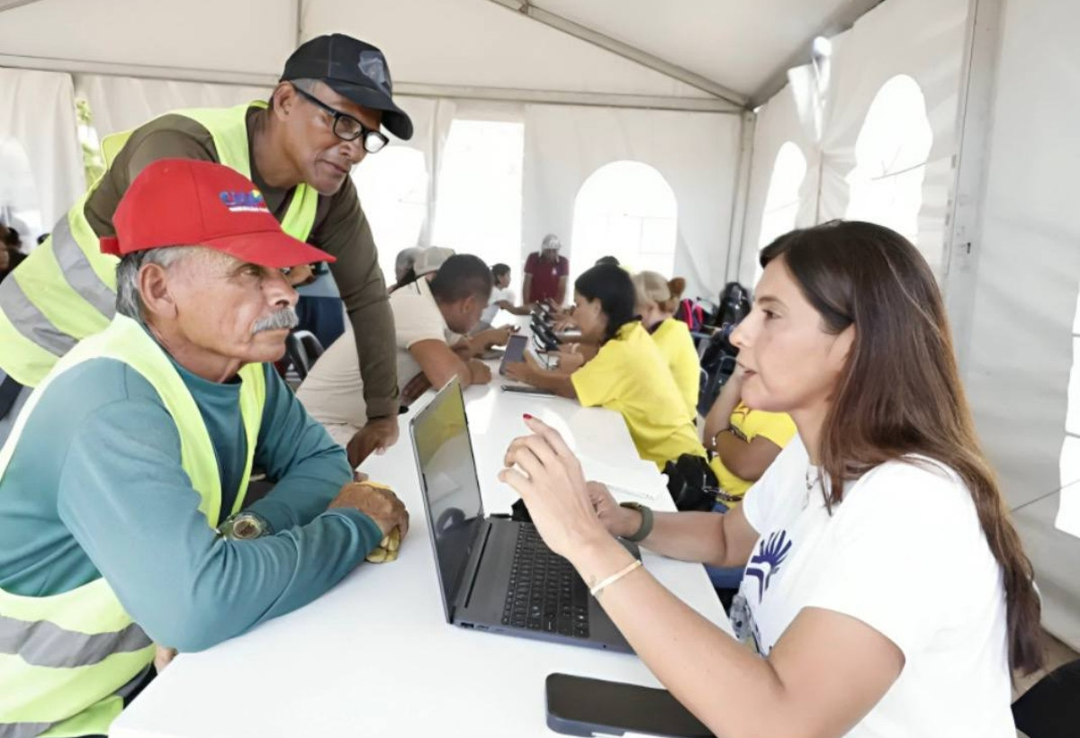 Diario Frontera, Frontera Digital,  Nacionales, ,Gobierno activó registro único de vivienda para damnificados en La Guaira por los terremotos | Archivo,Damnificados de La Guaira denunciaron que pasan hasta 12 horas 
en cola para censo habitacional tras terremotos