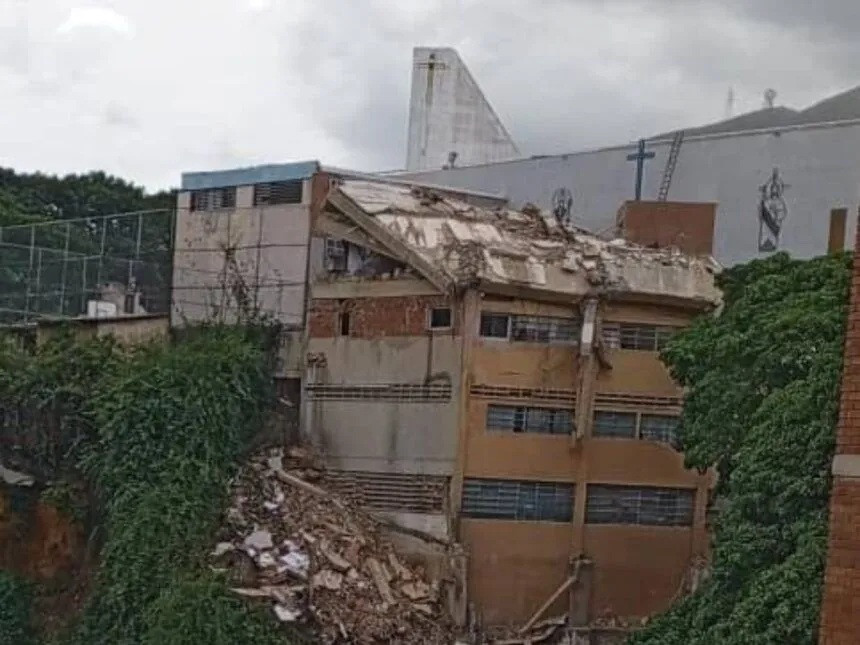 Diario Frontera, Frontera Digital,  Nacionales, ,Colapsó parte de la estructura del Colegio San Judas Tadeo de La Pastora en Caracas tras los terremotos