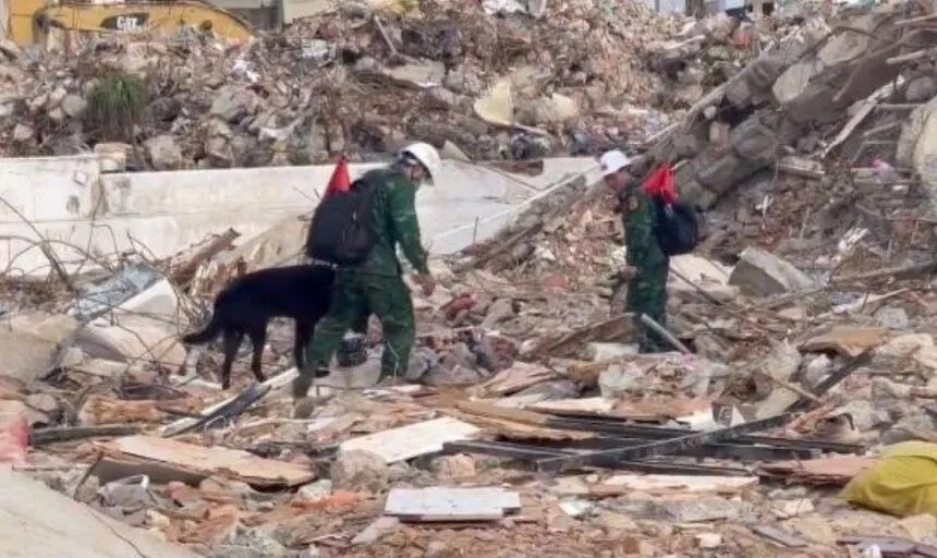 Diario Frontera, Frontera Digital,  Nacionales, ,Rescatistas y voluntarios buscan a 21 presuntos sobrevivientes bajo los escombros del Oasis Beach en Playa Grande