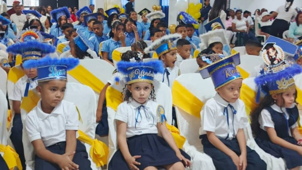 https://www.test.fronteradigital.com.ve/Primera dama de Sucre acompaña promoción escolar en la parroquia 
Rómulo Gallegos y motiva a los estudiantes hacia su nueva etapa