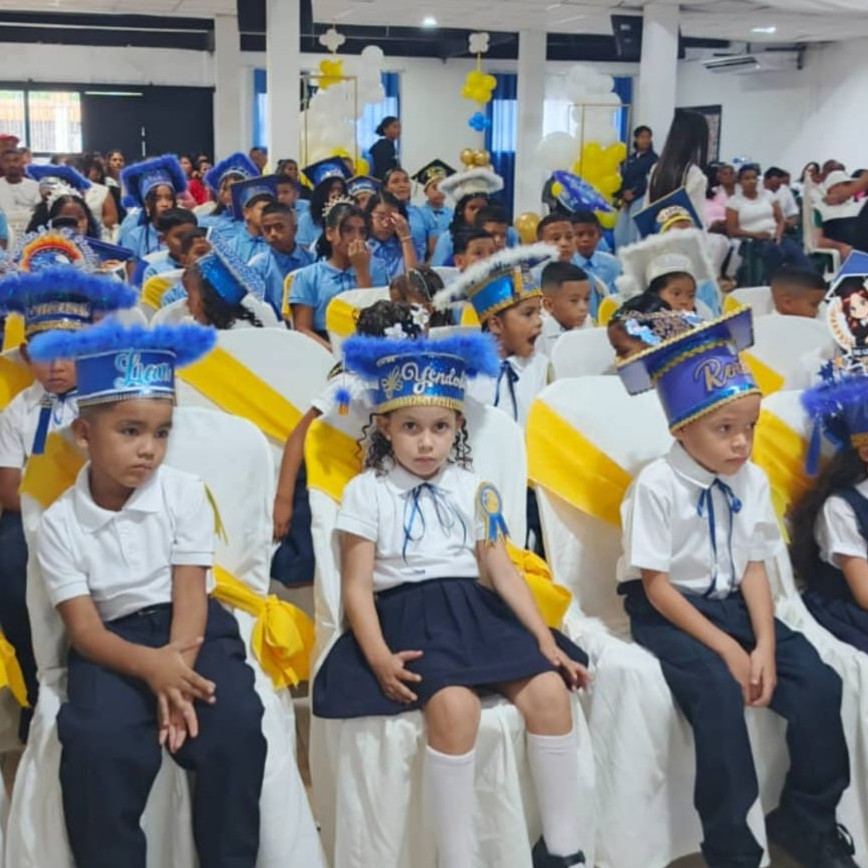 Diario Frontera, Frontera Digital,  Panamericana, ,Primera dama de Sucre acompaña promoción escolar en la parroquia 
Rómulo Gallegos y motiva a los estudiantes hacia su nueva etapa
