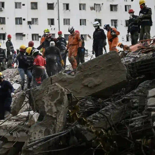Diario Frontera, Frontera Digital,  Nacionales, ,Reanudan recuperación de cuerpos tras demolición controlada de edificio colapsado en Catia La Mar