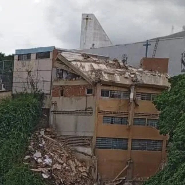 Diario Frontera, Frontera Digital,  Nacionales, ,Colapsó parte de la estructura del Colegio San Judas Tadeo de La Pastora en Caracas tras los terremotos