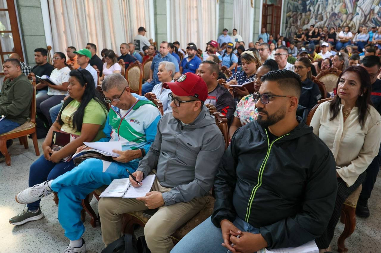 Diario Frontera, Frontera Digital,  Regionales, ,Durante la jornada participaron secretarios de gobierno, directores de instituciones y representantes de Corpoelec, Hidroven y del Ministerio de Ecosocialismo, quienes recibieron instrucciones para iniciar un despliegue informativo,Gobernador Arnaldo Sánchez orienta acciones del Plan Venezuela Energía y Vida en Mérida
